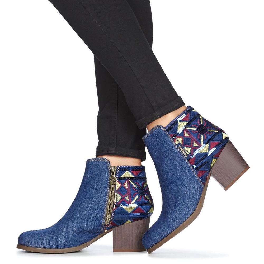 🎉🎉HP🎉🎉 Desigual denim booties